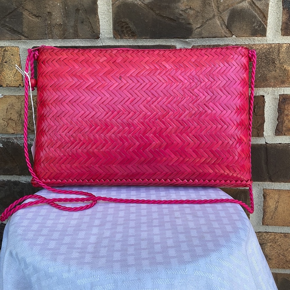 Pink Colored Bambo Purse. Rope Strap - Picture 5 of 5